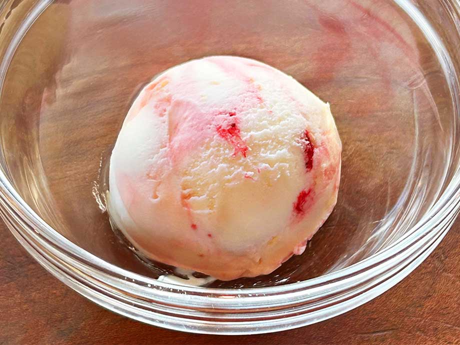 ブルーシールアイス ストロベリーチーズケーキ味