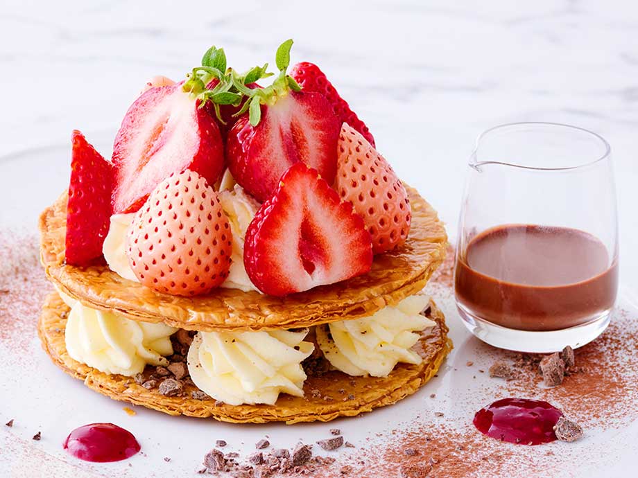 白いちごと苺のショコラミルフィーユ（紅茶付き）