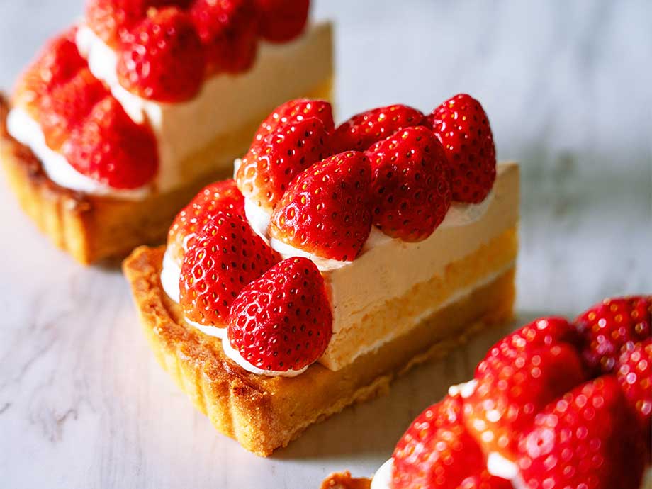 たっぷりイチゴのバニラムースタルト