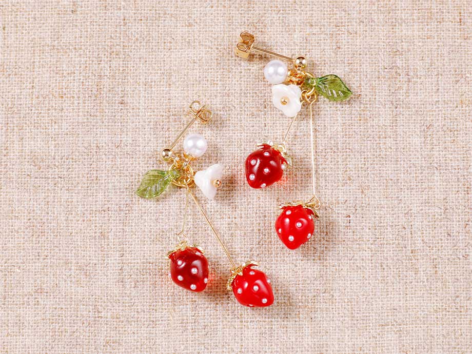 ダブルいちごピアス／イヤリング